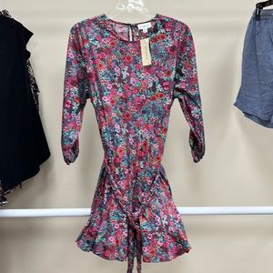 Women’s long sleeve dress size M by Evereve pink and red floral design. NWT.